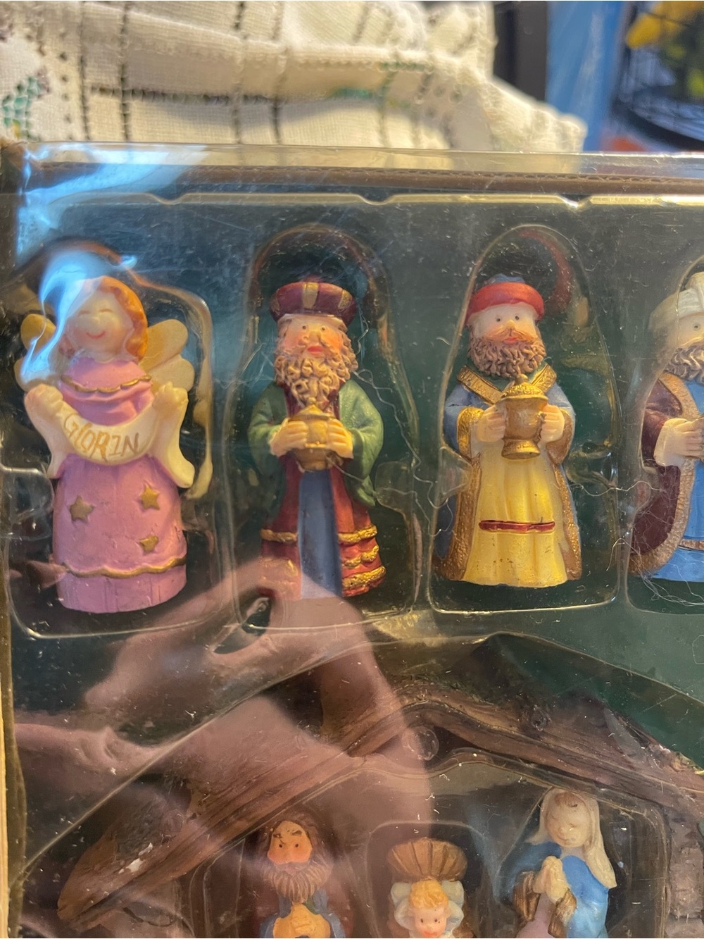 Resin Nativity Set- Multicolor - Picture 3 of 4